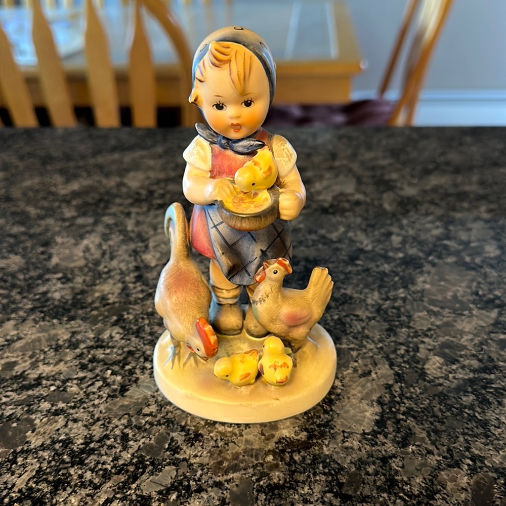 Vintage Hummel Feeding Time 199/1. 1948